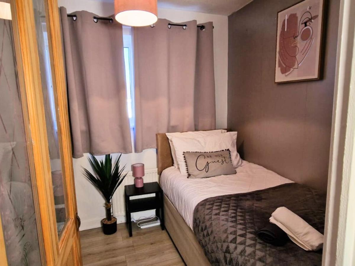 Spacious & Comfy Home- Very Close To Nec Birmingham ,Hs2 & Airport- Perfect For Contractors & Groups- Free Parking & Fast Wifi Marston Green Dış mekan fotoğraf