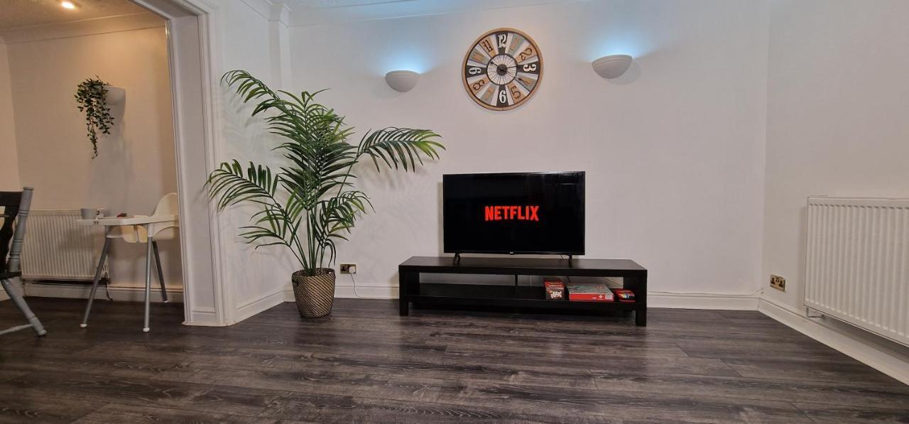 Spacious & Comfy Home- Very Close To Nec Birmingham ,Hs2 & Airport- Perfect For Contractors & Groups- Free Parking & Fast Wifi Marston Green Dış mekan fotoğraf